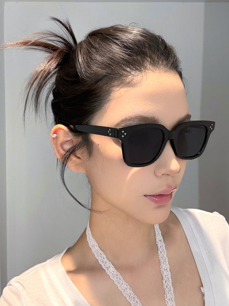 2025 Black Square Frame Sunglasses for Women, Slimming Design for Round Faces, High-End Feel, UV Protection, Street Style Fashion 2025 Black Square Frame Sunglasses for Women, Slimming Design for Round Faces, High-End Feel, UV Protection, Street Style Fashion