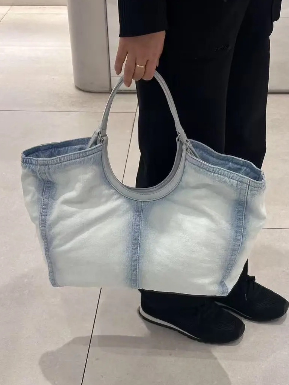2025 Fashionable Washable Denim Tote Bag for Women - Versatile Large Capacity Shoulder Handbag 2025 Fashionable Washable Denim Tote Bag for Women - Versatile Large Capacity Shoulder Handbag