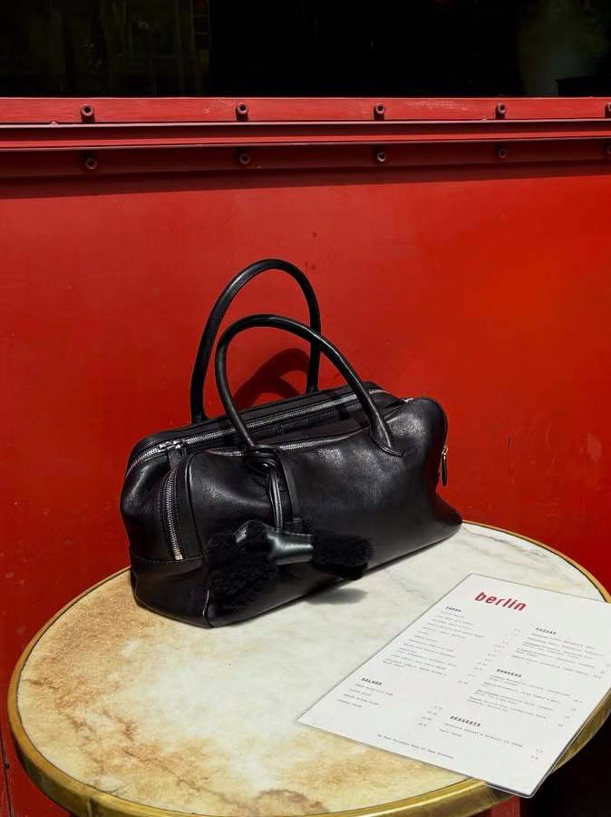 2025 High-End Niche Design Boston Bag - Versatile Women's Shoulder & Crossbody Tote for Chic Style 2025 High-End Niche Design Boston Bag - Versatile Women's Shoulder & Crossbody Tote for Chic Style