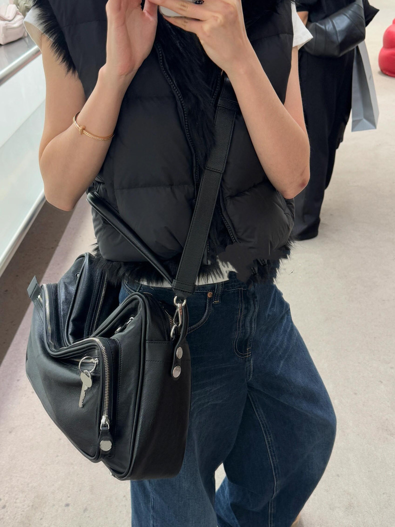 2025 Influencer Multi-Compartment Zipper Underarm Motorcycle Crossbody Bag - Versatile Hot Girl Fashion Trend 2025 Influencer Multi-Compartment Zipper Underarm Motorcycle Crossbody Bag - Versatile Hot Girl Fashion Trend