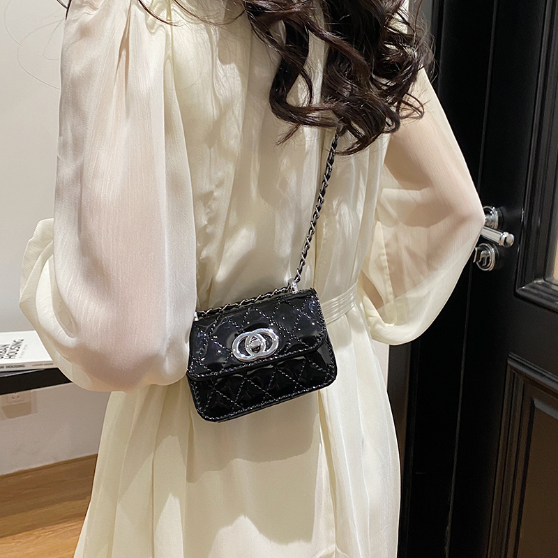 2025 Mini Crossbody Clutch Bag, Patent Leather Chain Earphone Bag with Diamond Pattern, Chic Women's Accessory