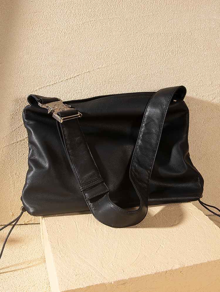 2025 New Korean Style Minimalist Large Capacity Drawstring Pleated Shoulder Crossbody Bag for Women 2025 New Korean Style Minimalist Large Capacity Drawstring Pleated Shoulder Crossbody Bag for Women