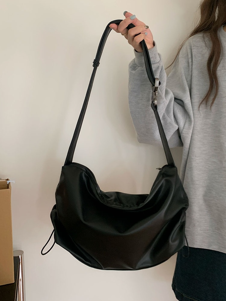 2025 New Korean Style Minimalist Large Capacity Drawstring Pleated Shoulder Crossbody Bag for Women