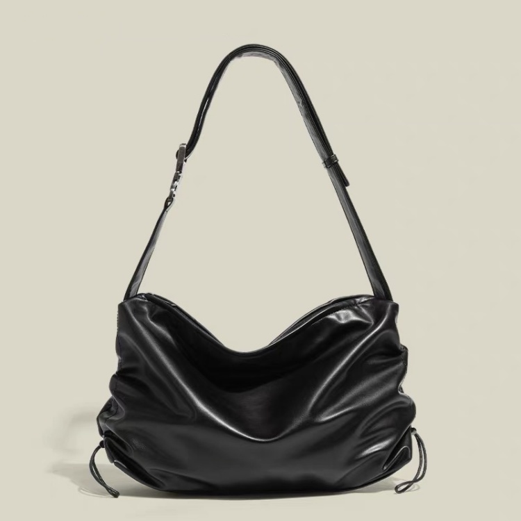 2025 New Korean Style Minimalist Large Capacity Drawstring Pleated Shoulder Crossbody Bag for Women