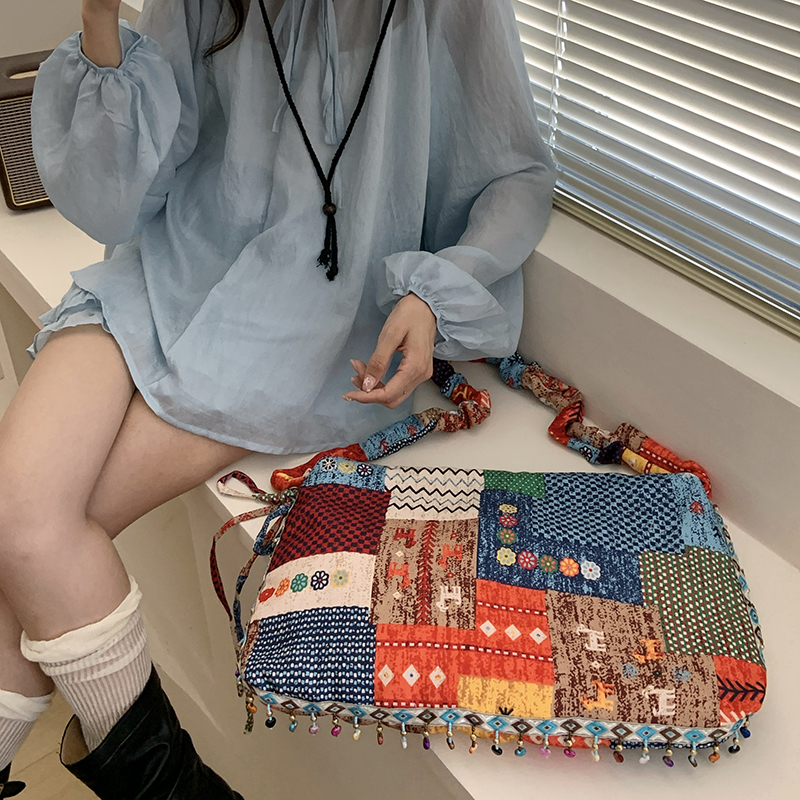 2025 New Women's Patchwork Shoulder Bag - Versatile Retro Crossbody Bag for Students, Fashionable Niche Design 2025 New Women's Patchwork Shoulder Bag - Versatile Retro Crossbody Bag for Students, Fashionable Niche Design