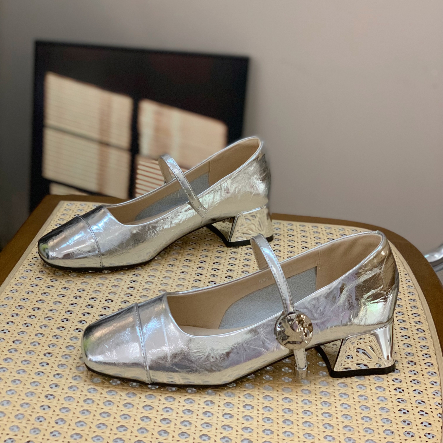 2025 Spring Women's Retro French Square Toe Mary Jane Shoes - Thick Heel, Shallow Mouth, Gentle Style, Perfect for Evening Wear 2025 Spring Women's Retro French Square Toe Mary Jane Shoes - Thick Heel, Shallow Mouth, Gentle Style, Perfect for Evening Wear