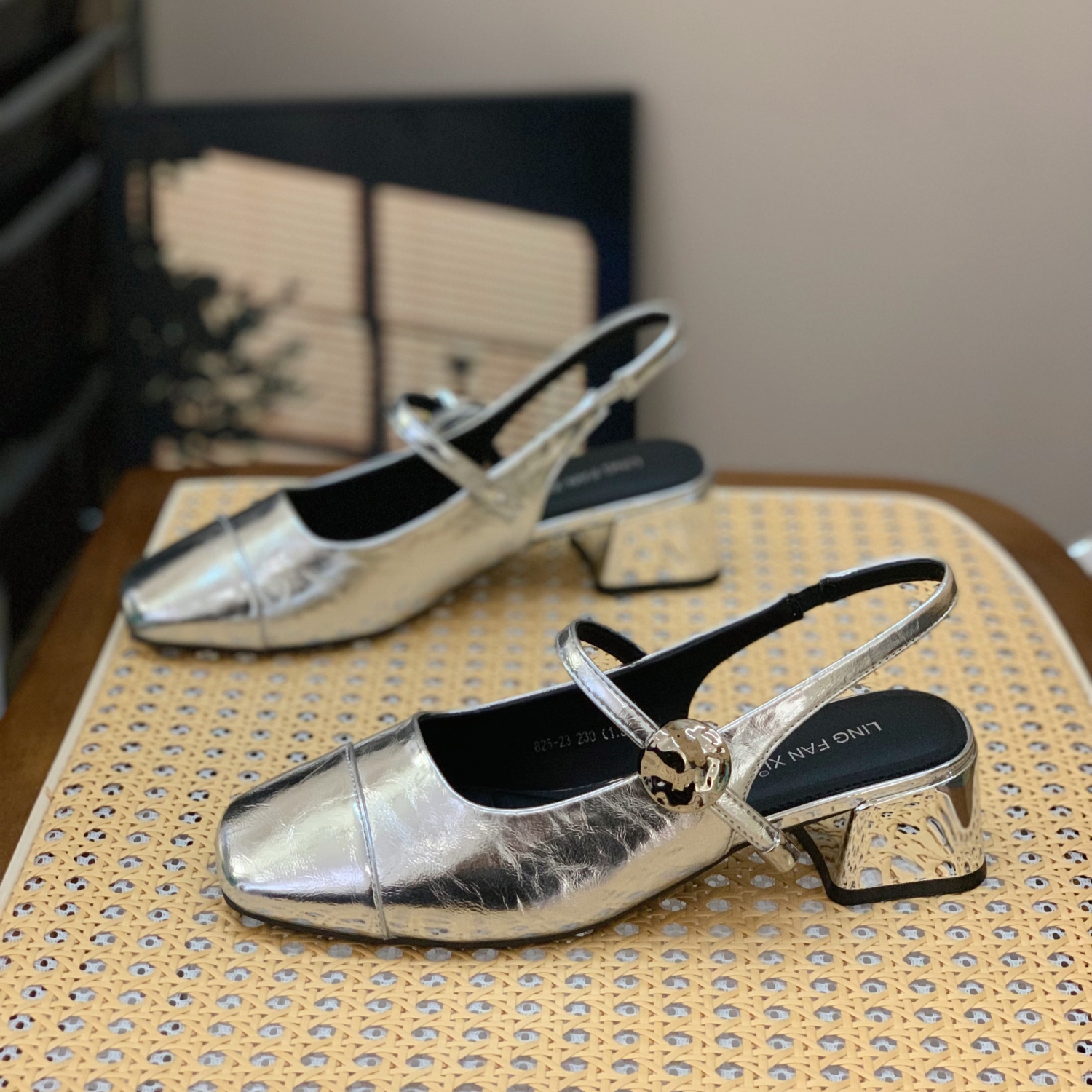 2025 Spring Women's Retro French Square Toe Mary Jane Shoes - Thick Heel, Shallow Mouth, Gentle Style, Perfect for Evening Wear 2025 Spring Women's Retro French Square Toe Mary Jane Shoes - Thick Heel, Shallow Mouth, Gentle Style, Perfect for Evening Wear