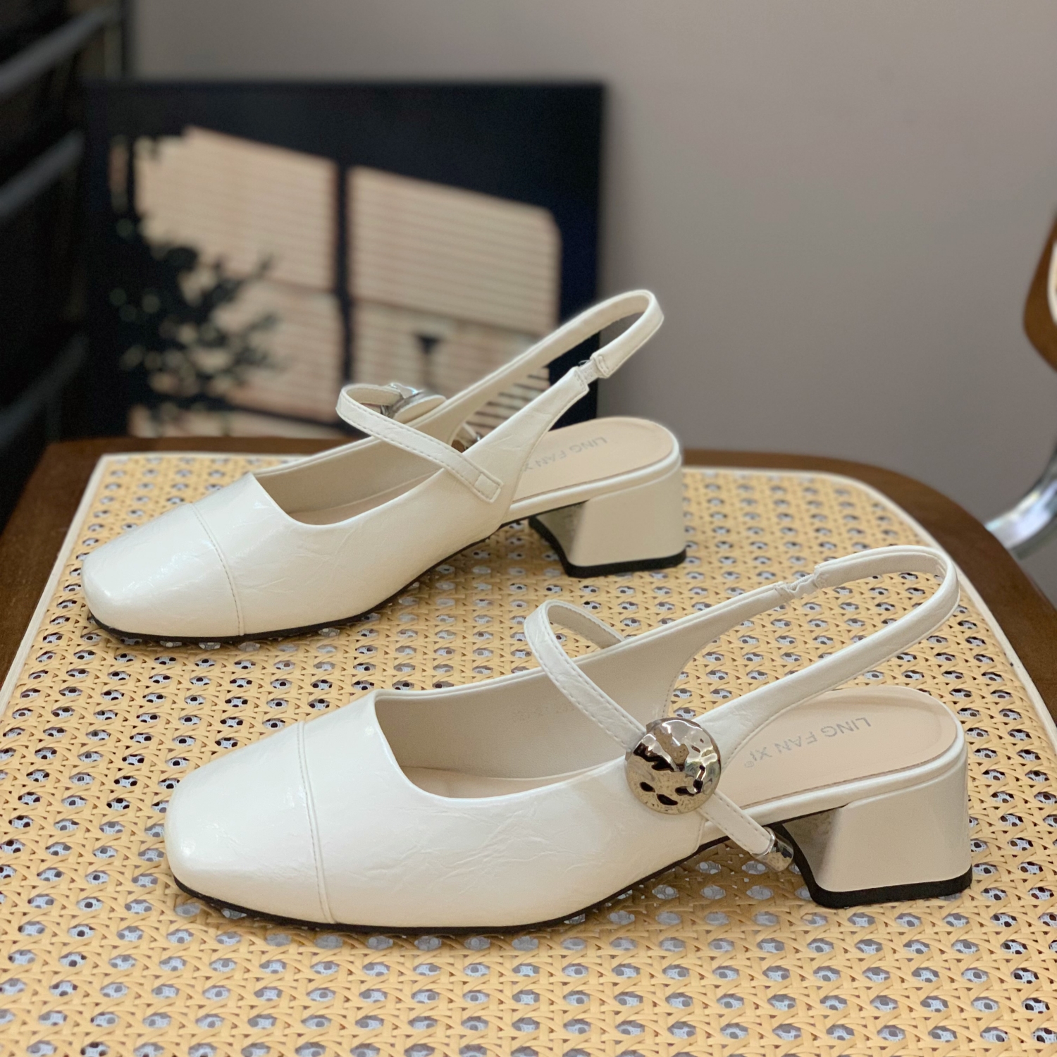 2025 Spring Women's Retro French Square Toe Mary Jane Shoes - Thick Heel, Shallow Mouth, Gentle Style, Perfect for Evening Wear 2025 Spring Women's Retro French Square Toe Mary Jane Shoes - Thick Heel, Shallow Mouth, Gentle Style, Perfect for Evening Wear