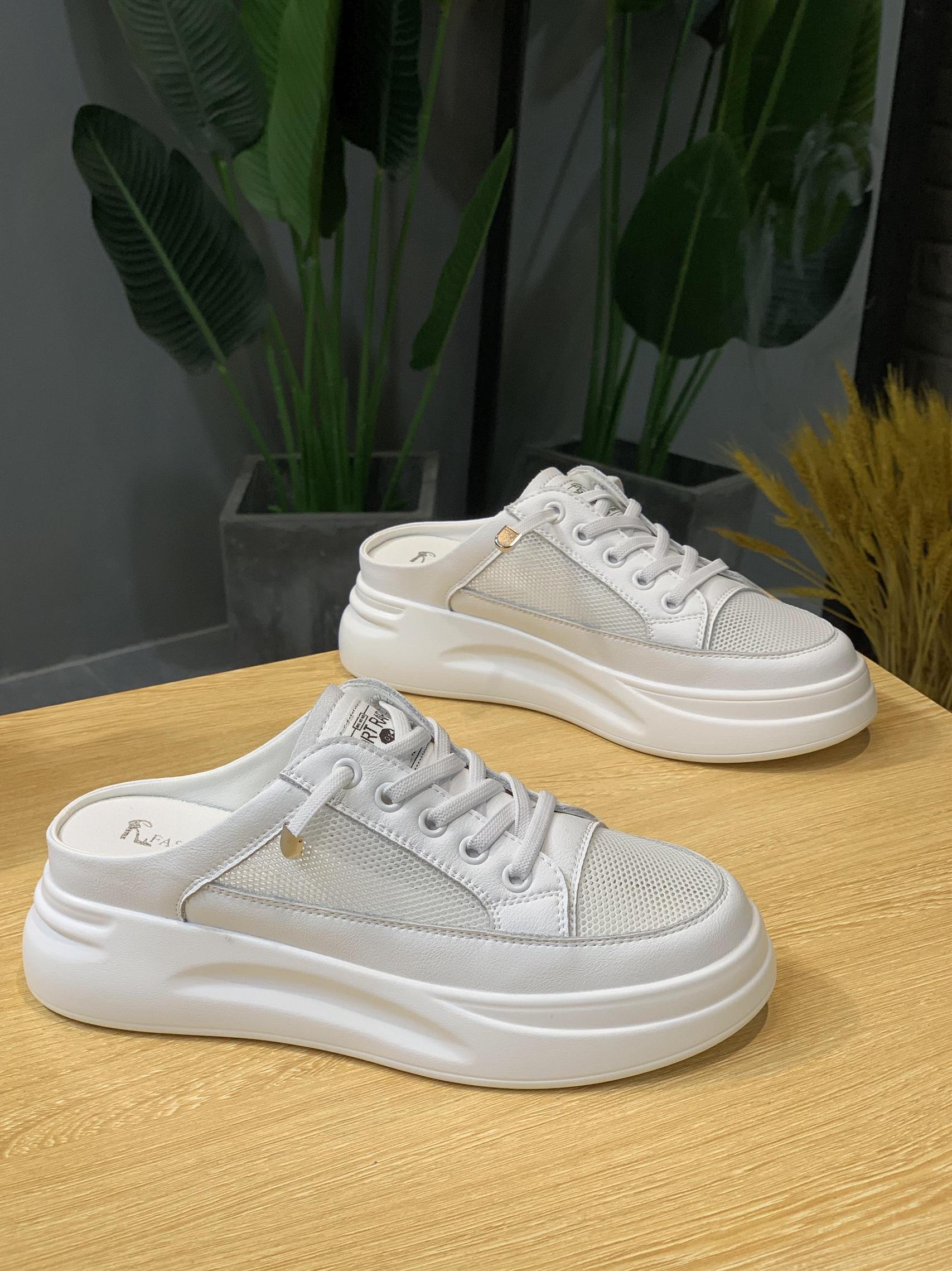 2025 Summer Korean Style Genuine Leather Closed-Toe Mesh Slip-On Backless Platform Sandals for Women