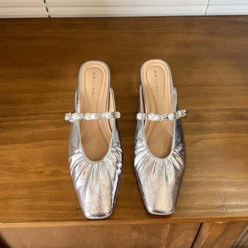 2025 Summer Silver Square-Toe Low-Heeled Slip-On Mules for Women, Wrinkled Design, Versatile Outdoor Sandals