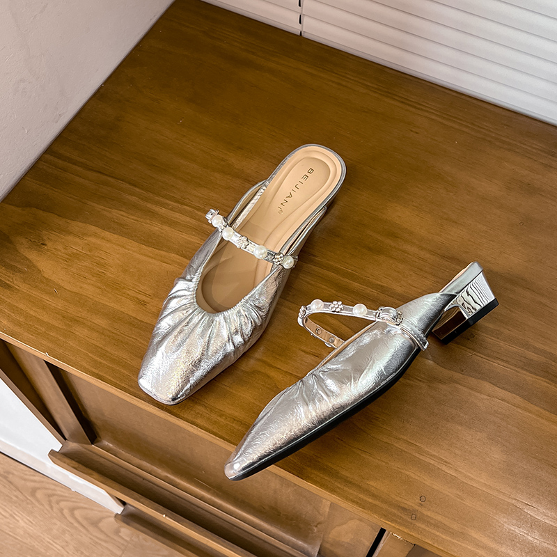 2025 Summer Silver Square-Toe Low-Heeled Slip-On Mules for Women, Wrinkled Design, Versatile Outdoor Sandals