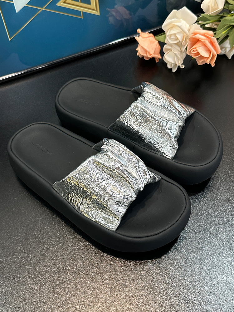 2025 Summer Thick-Sole Bread Slide Sandals for Women - Versatile Comfortable Outdoor Beach Flip-Flops 2025 Summer Thick-Sole Bread Slide Sandals for Women - Versatile Comfortable Outdoor Beach Flip-Flops