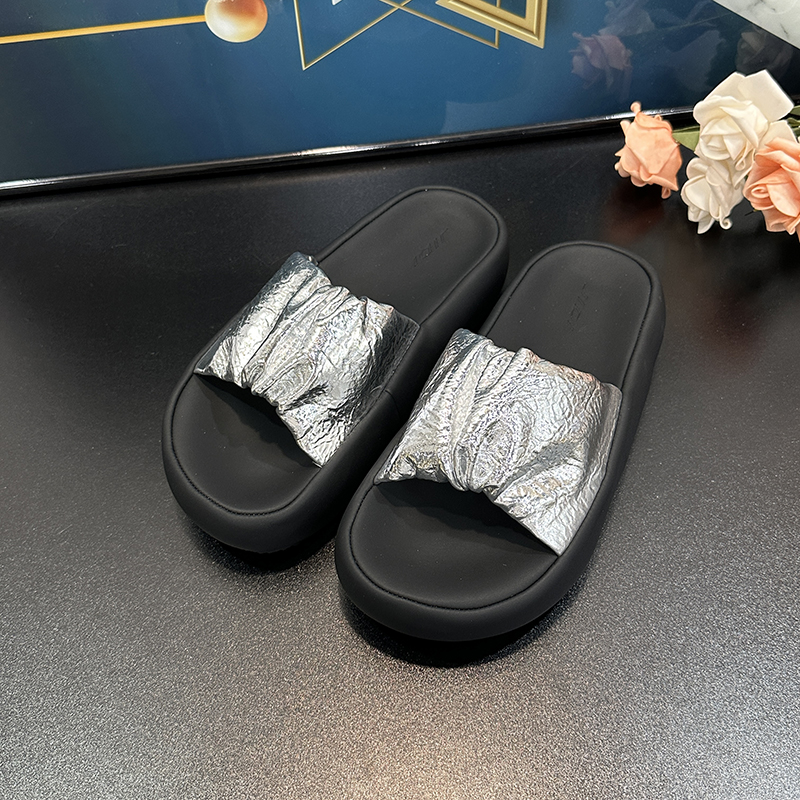 2025 Summer Thick-Sole Bread Slide Sandals for Women - Versatile Comfortable Outdoor Beach Flip-Flops