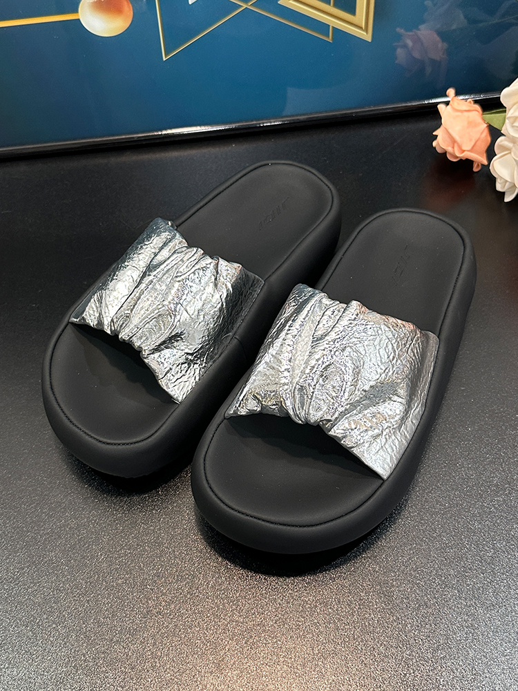 2025 Summer Thick-Sole Bread Slide Sandals for Women - Versatile Comfortable Outdoor Beach Flip-Flops 2025 Summer Thick-Sole Bread Slide Sandals for Women - Versatile Comfortable Outdoor Beach Flip-Flops