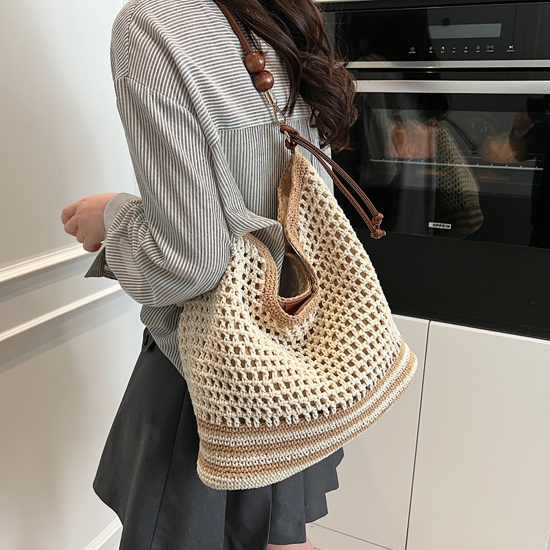 2025 Summer Woven Beach Bag for Women, Hollow Hand-Held Tote, Stylish Shoulder Crossbody for Commuting and Vacation 2025 Summer Woven Beach Bag for Women, Hollow Hand-Held Tote, Stylish Shoulder Crossbody for Commuting and Vacation