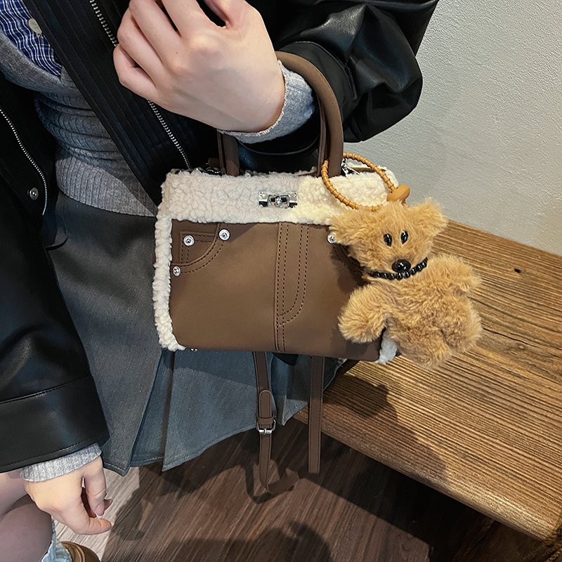 2025 Trendy Korean Style Deer Leather Plush Crossbody Bag for Women – Autumn & Winter Retro Hand-held Kelly Bag 2025 Trendy Korean Style Deer Leather Plush Crossbody Bag for Women – Autumn & Winter Retro Hand-held Kelly Bag