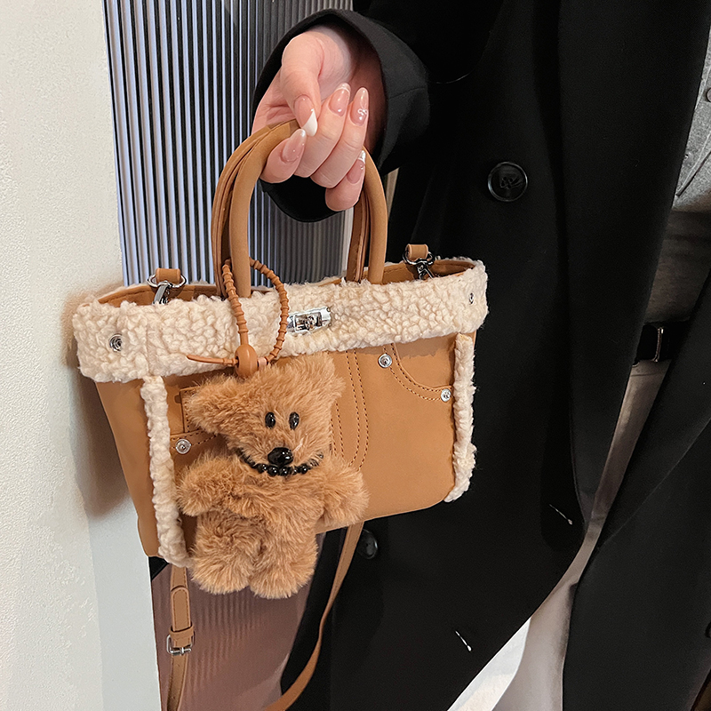 2025 Trendy Korean Style Deer Leather Plush Crossbody Bag for Women – Autumn & Winter Retro Hand-held Kelly Bag 2025 Trendy Korean Style Deer Leather Plush Crossbody Bag for Women – Autumn & Winter Retro Hand-held Kelly Bag