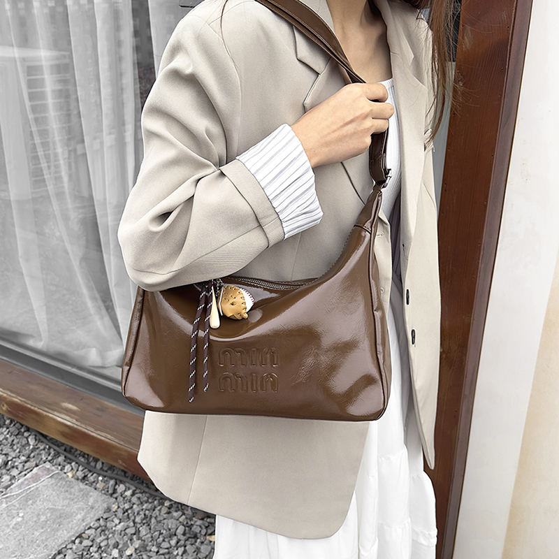 2025 Winter Women's Crossbody Bag - Oil Wax Leather, Multi-Functional Underarm Design, Chic Lazy Style 2025 Winter Women's Crossbody Bag - Oil Wax Leather, Multi-Functional Underarm Design, Chic Lazy Style