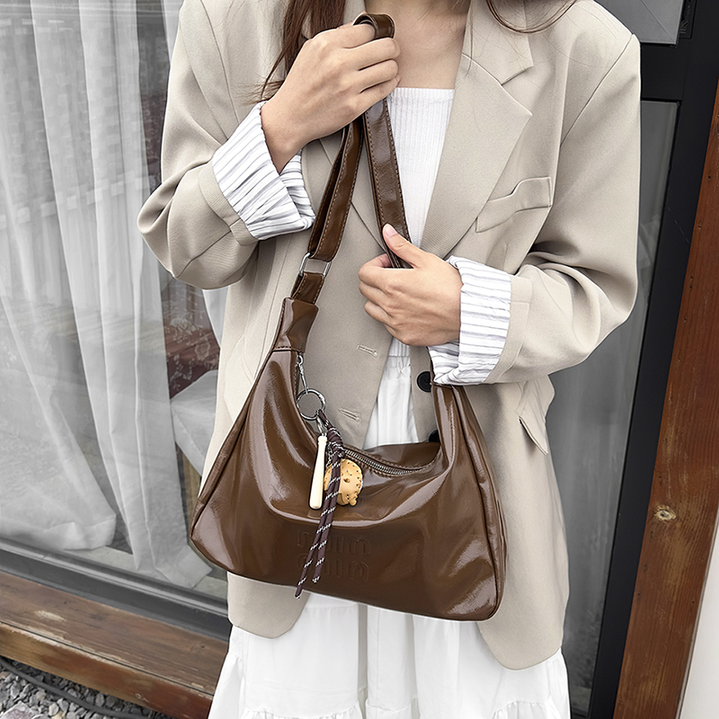 2025 Winter Women's Crossbody Bag - Oil Wax Leather, Multi-Functional Underarm Design, Chic Lazy Style 2025 Winter Women's Crossbody Bag - Oil Wax Leather, Multi-Functional Underarm Design, Chic Lazy Style