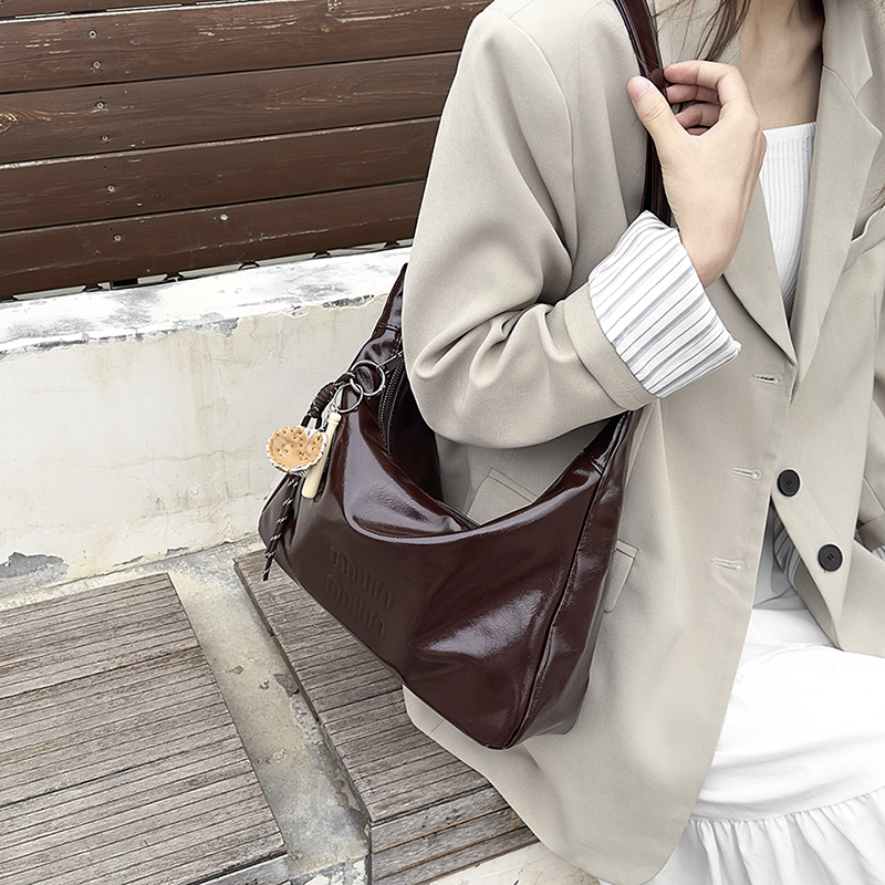 2025 Winter Women's Crossbody Bag - Oil Wax Leather, Multi-Functional Underarm Design, Chic Lazy Style 2025 Winter Women's Crossbody Bag - Oil Wax Leather, Multi-Functional Underarm Design, Chic Lazy Style