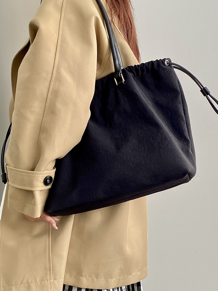 2025 Women's Casual Large Capacity Black Tote Bag - Versatile Commuter Handheld Shoulder Bag for Everyday Use