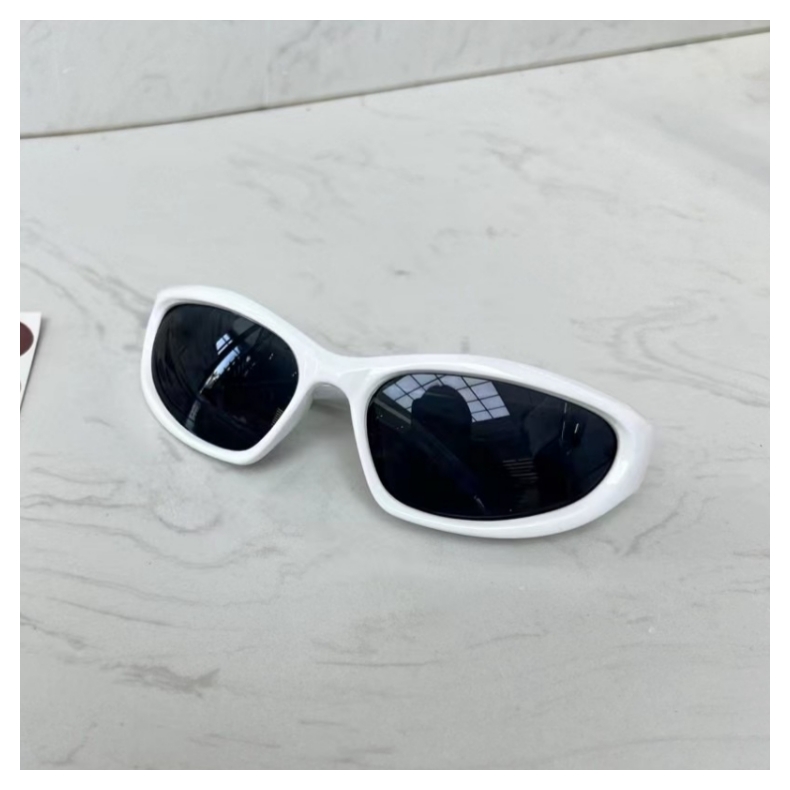 2025 Women's Gray Outdoor Sports Cycling Sunglasses - High-End UV Protection for Street Photography 2025 Women's Gray Outdoor Sports Cycling Sunglasses - High-End UV Protection for Street Photography