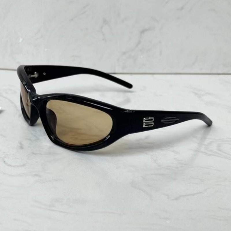 2025 Women's Gray Outdoor Sports Cycling Sunglasses - High-End UV Protection for Street Photography 2025 Women's Gray Outdoor Sports Cycling Sunglasses - High-End UV Protection for Street Photography