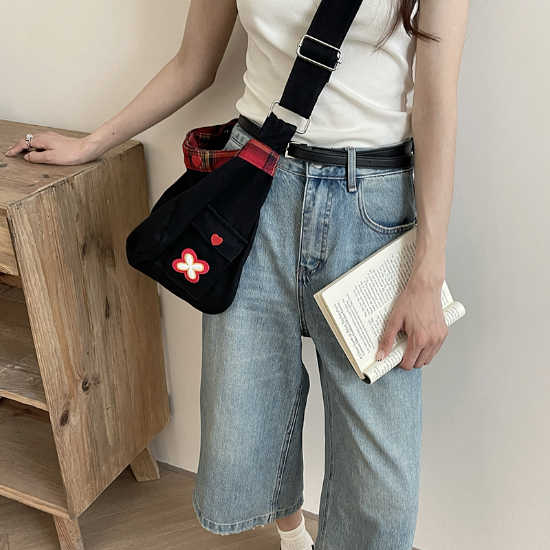 2025 Women's Large Capacity Canvas Crossbody Bag - Relaxed Feel, Light Luxury Niche Design for Commuting and Student Use