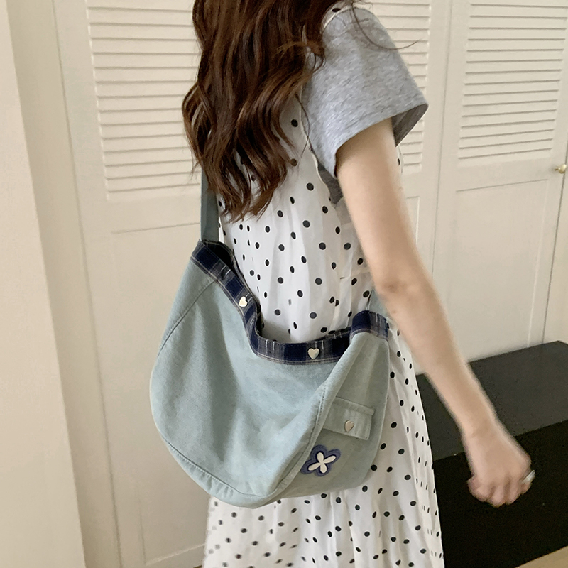 2025 Women's Large Capacity Canvas Crossbody Bag - Relaxed Feel, Light Luxury Niche Design for Commuting and Student Use 2025 Women's Large Capacity Canvas Crossbody Bag - Relaxed Feel, Light Luxury Niche Design for Commuting and Student Use