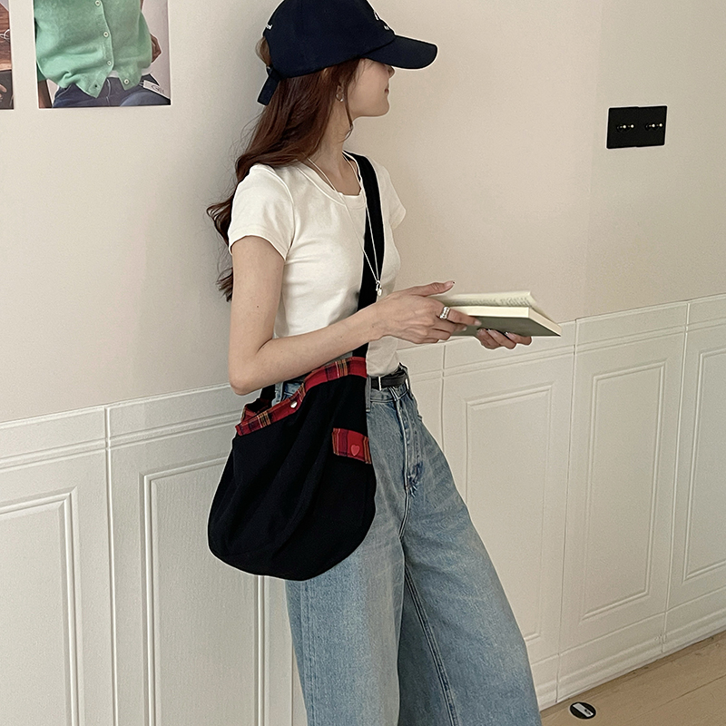 2025 Women's Large Capacity Canvas Crossbody Bag - Relaxed Feel, Light Luxury Niche Design for Commuting and Student Use 2025 Women's Large Capacity Canvas Crossbody Bag - Relaxed Feel, Light Luxury Niche Design for Commuting and Student Use