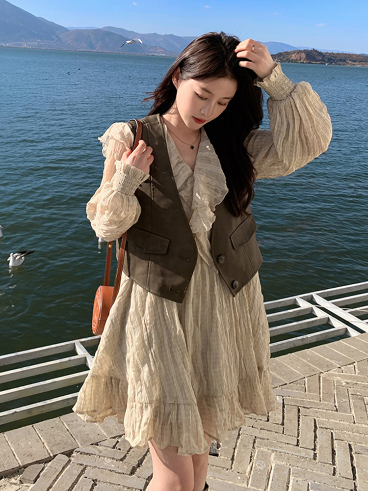 2025 Women's Leather Vest Dress Set with Ruffle A-Line Skirt - Stylish Two-Piece Outfit for Early Spring Fashion 2025 Women's Leather Vest Dress Set with Ruffle A-Line Skirt - Stylish Two-Piece Outfit for Early Spring Fashion