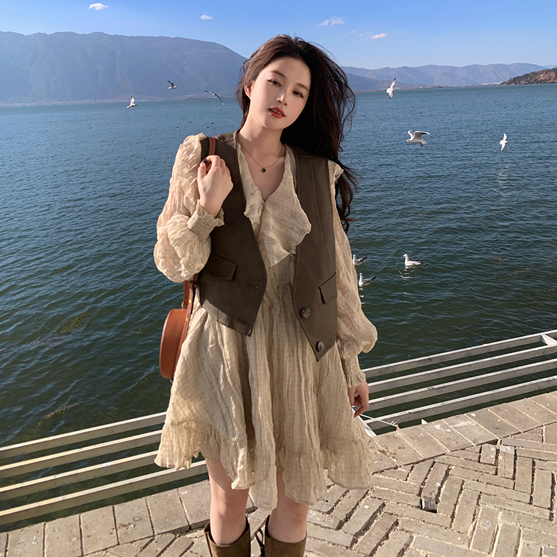 2025 Women's Leather Vest Dress Set with Ruffle A-Line Skirt - Stylish Two-Piece Outfit for Early Spring Fashion 2025 Women's Leather Vest Dress Set with Ruffle A-Line Skirt - Stylish Two-Piece Outfit for Early Spring Fashion