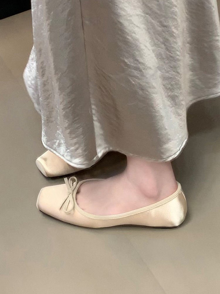 2025 Women's Satin Square-Toe Mary Jane Shoes with Bow-Tie Detail for Elevating Style - Perfect for Skirts and Elegant Looks