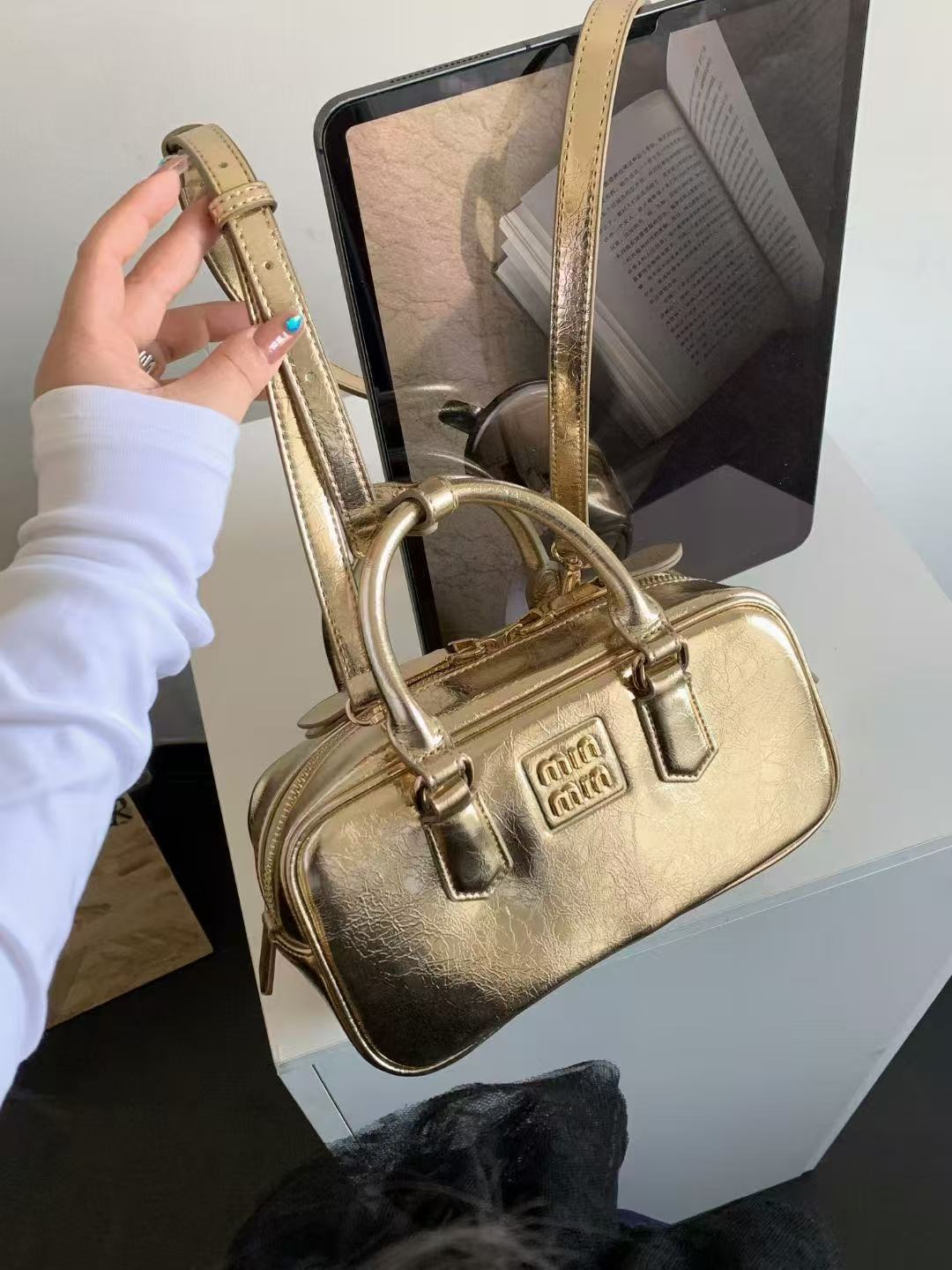 2025 Women's Shiny Metallic Bowling Handbag - Versatile Shoulder Crossbody Boston Bag for Trendy Style 2025 Women's Shiny Metallic Bowling Handbag - Versatile Shoulder Crossbody Boston Bag for Trendy Style