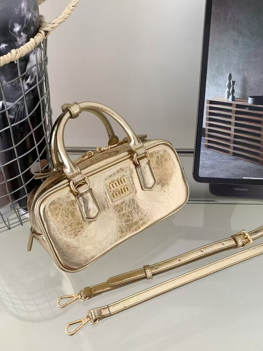 2025 Women's Shiny Metallic Bowling Handbag - Versatile Shoulder Crossbody Boston Bag for Trendy Style 2025 Women's Shiny Metallic Bowling Handbag - Versatile Shoulder Crossbody Boston Bag for Trendy Style