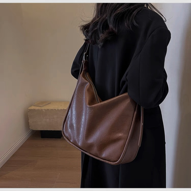 2025 Women's Vintage Soft Leather Crossbody Tote Bag - Fashionable Large-Capacity Single-Shoulder Commuting Style