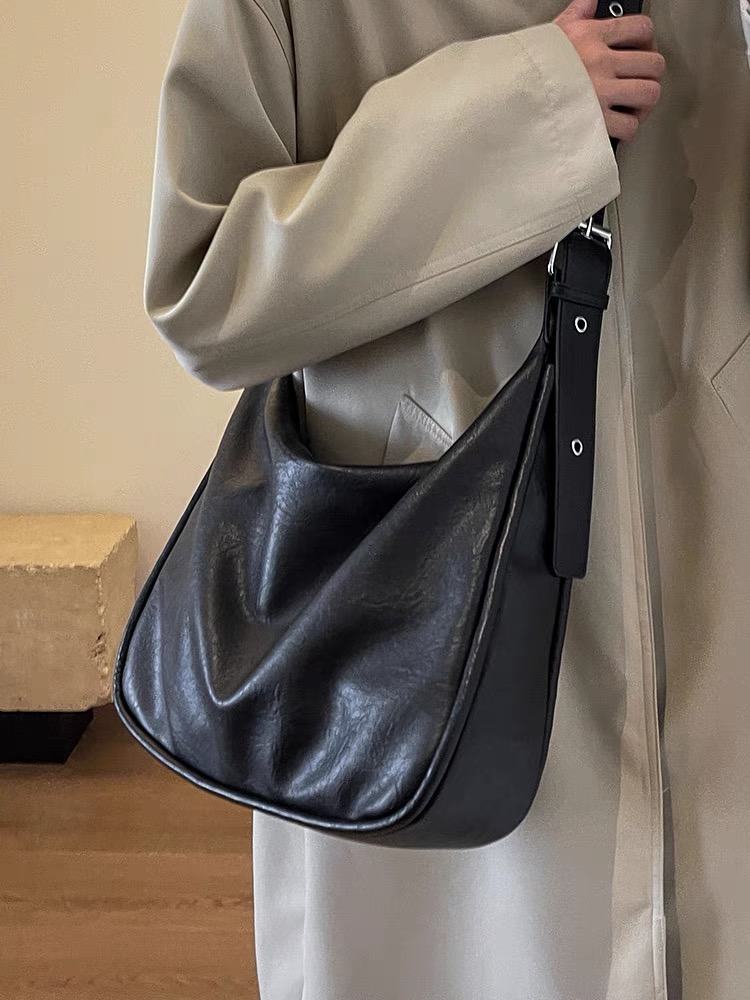 2025 Women's Vintage Soft Leather Crossbody Tote Bag - Fashionable Large-Capacity Single-Shoulder Commuting Style 2025 Women's Vintage Soft Leather Crossbody Tote Bag - Fashionable Large-Capacity Single-Shoulder Commuting Style