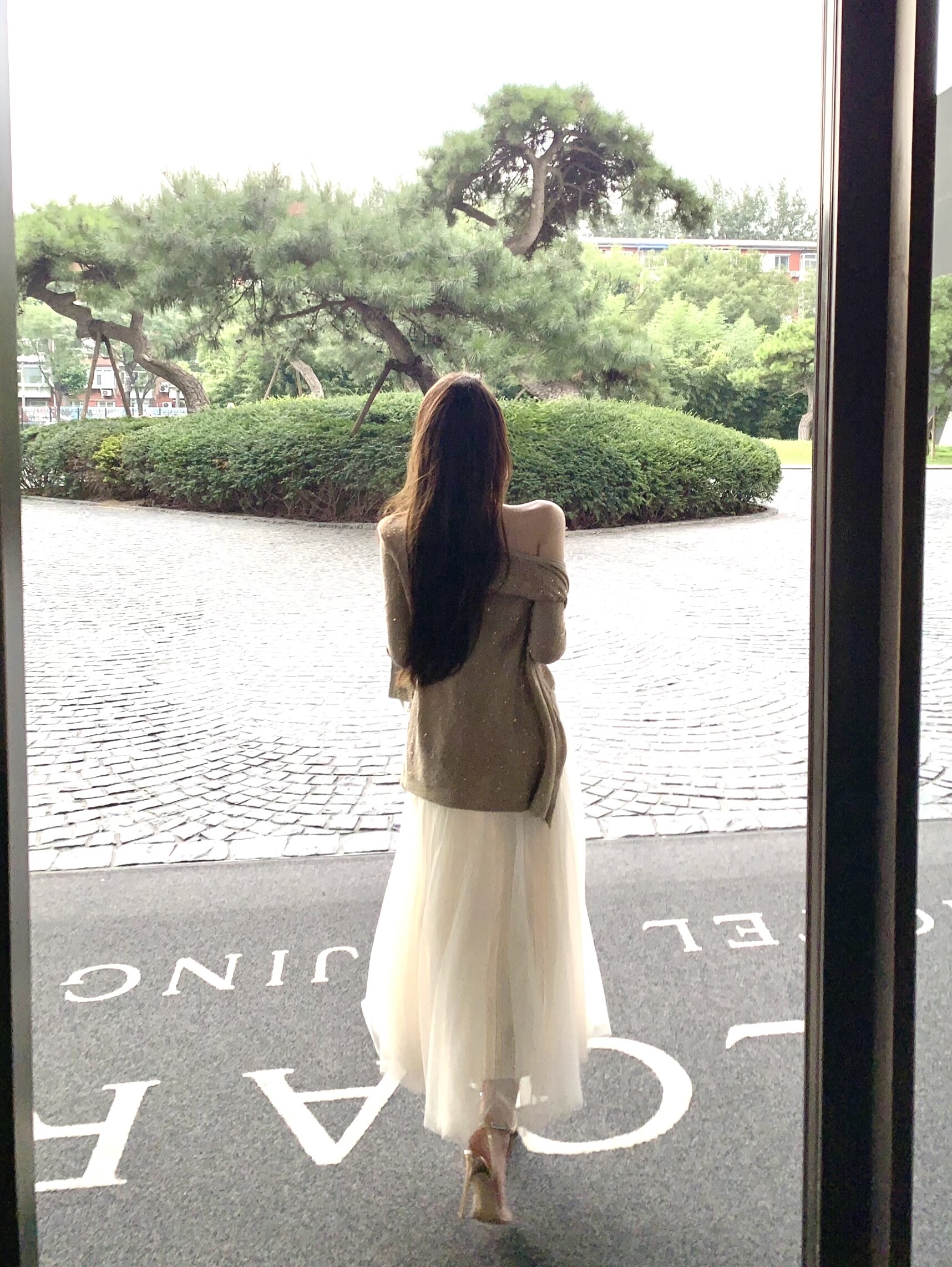 80s Gold Era Mid-Length Cardigan with Gold Thread and Dense Weave Sparkle for Early Autumn Outerwear 80s Gold Era Mid-Length Cardigan with Gold Thread and Dense Weave Sparkle for Early Autumn Outerwear