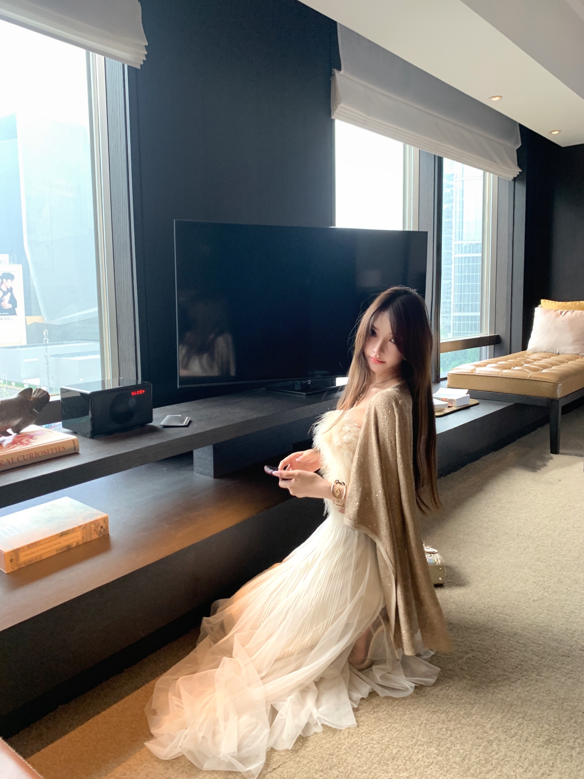 80s Gold Era Mid-Length Cardigan with Gold Thread and Dense Weave Sparkle for Early Autumn Outerwear