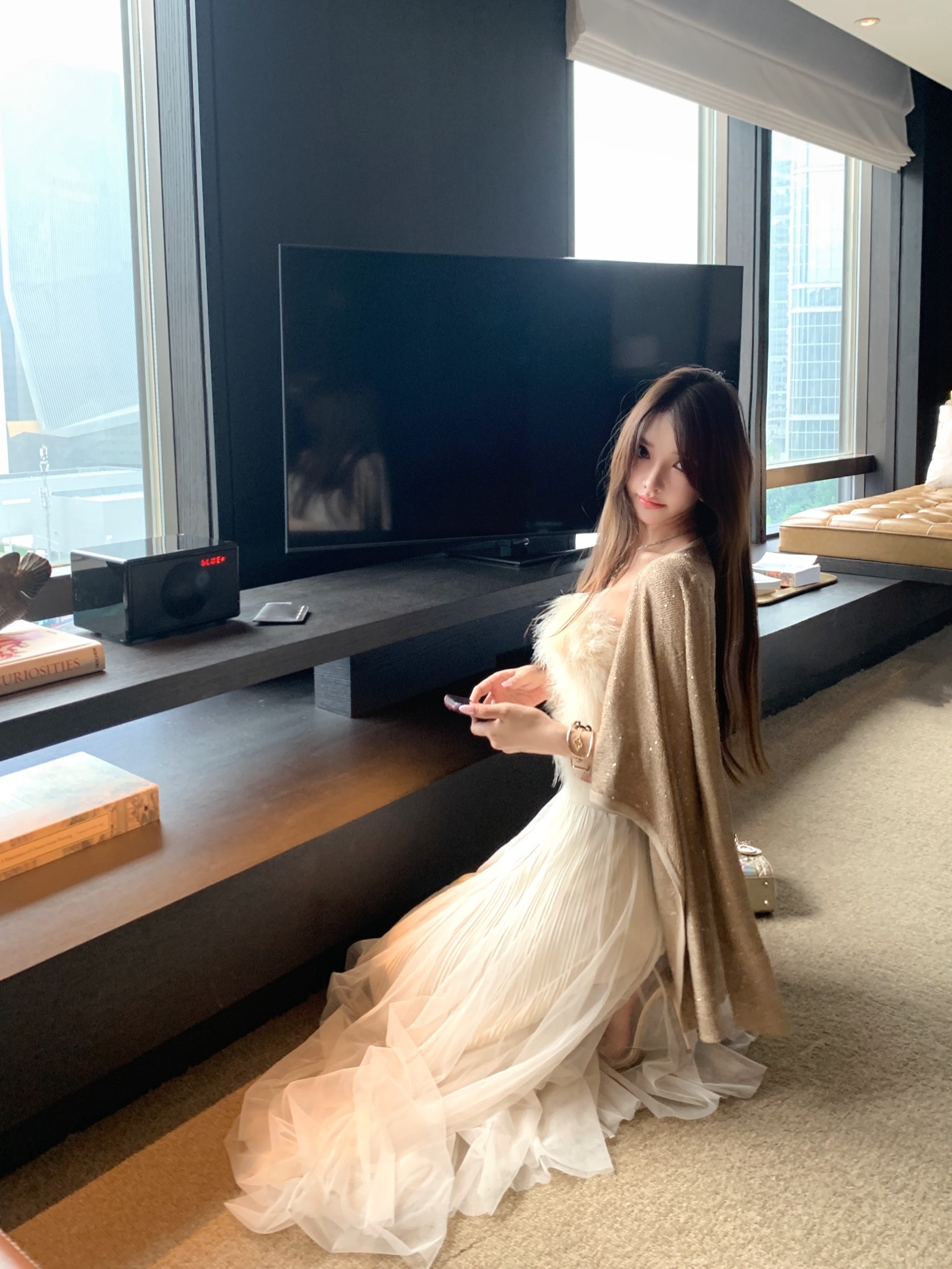 80s Gold Era Mid-Length Cardigan with Gold Thread and Dense Weave Sparkle for Early Autumn Outerwear 80s Gold Era Mid-Length Cardigan with Gold Thread and Dense Weave Sparkle for Early Autumn Outerwear