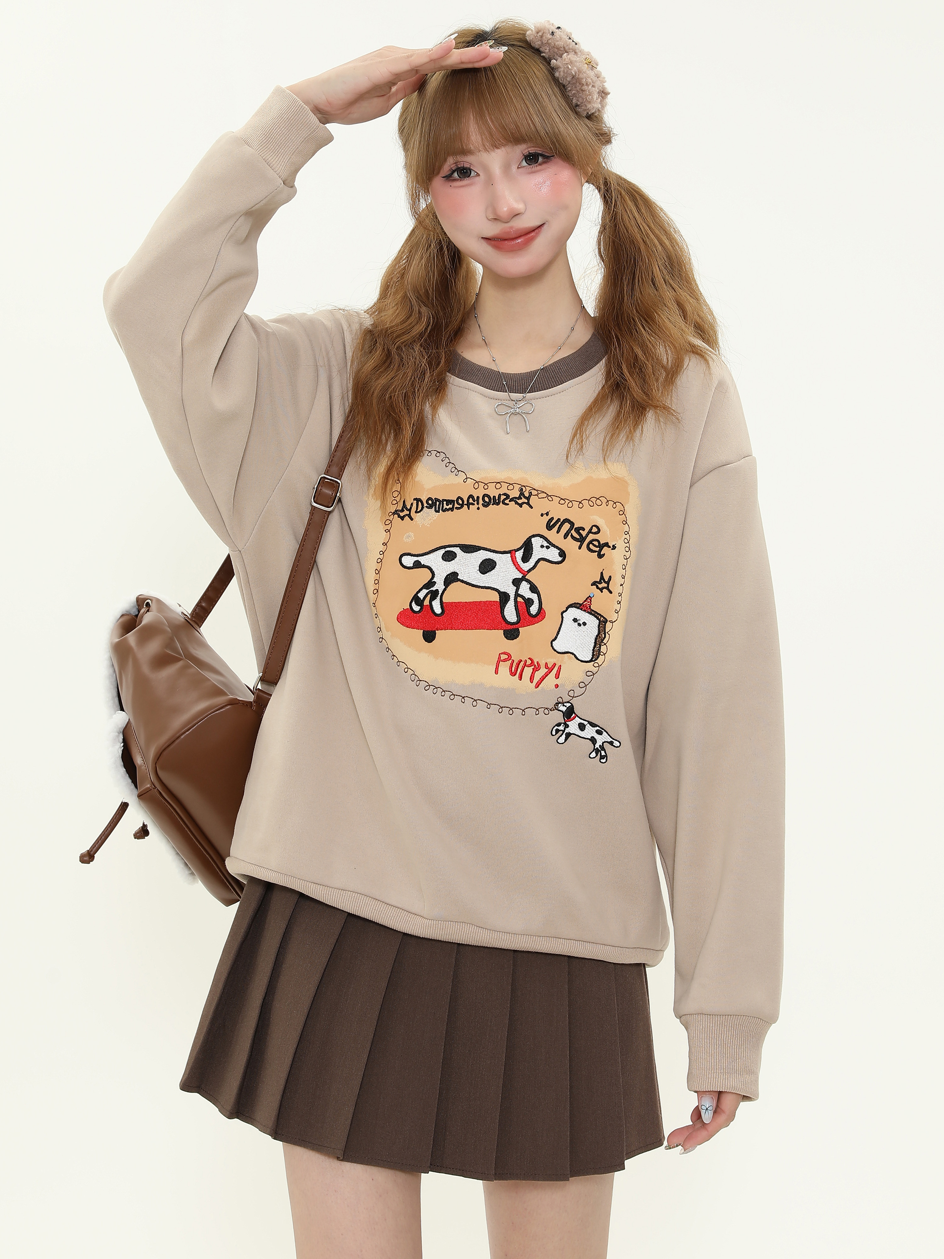 American Retro Cartoon Spotted Dog Embroidered Color-Block Round Neck Sweatshirt for Women - Fleece Pullover Top for Autumn/Winter American Retro Cartoon Spotted Dog Embroidered Color-Block Round Neck Sweatshirt for Women - Fleece Pullover Top for Autumn/Winter