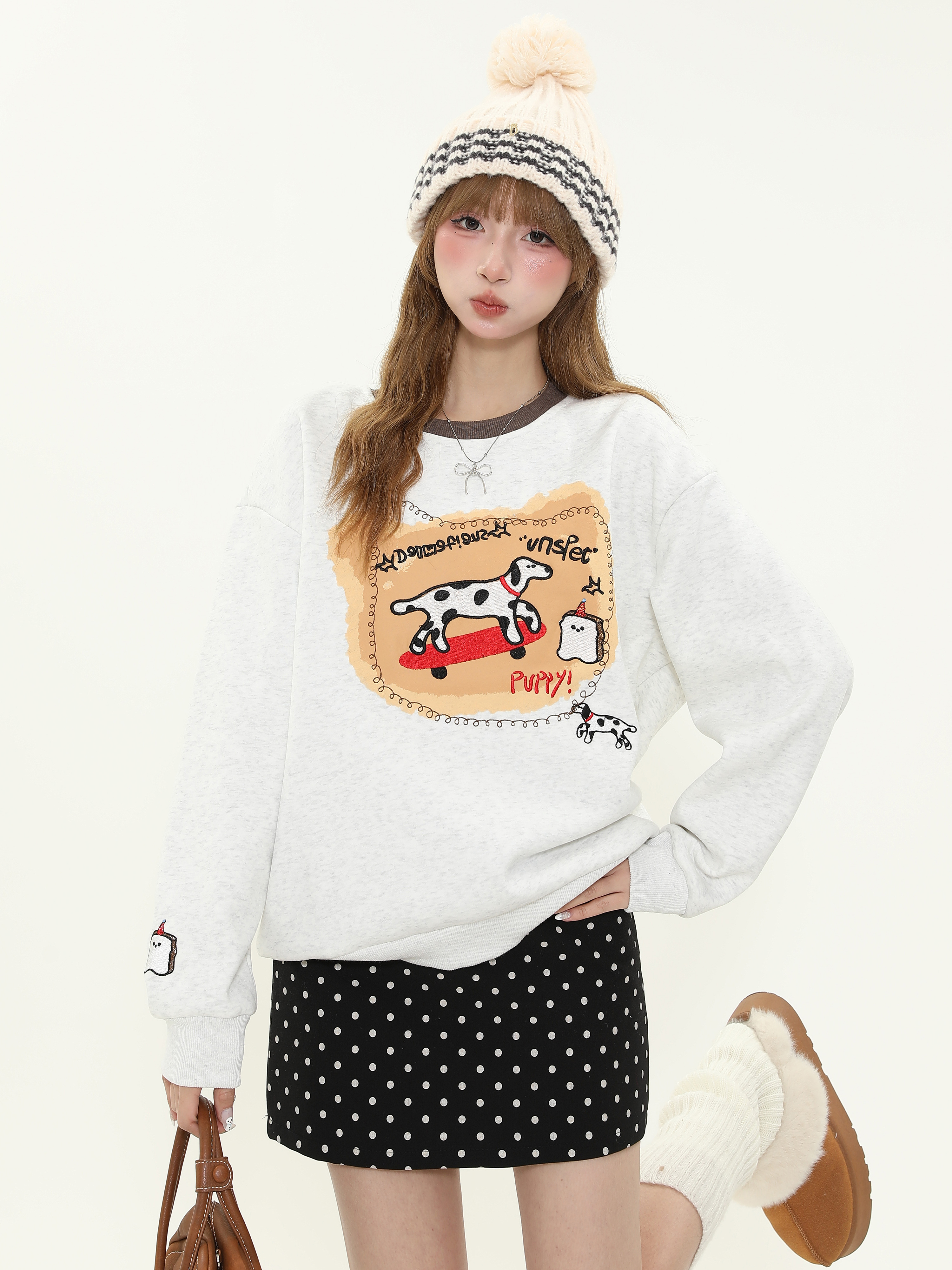 American Retro Cartoon Spotted Dog Embroidered Color-Block Round Neck Sweatshirt for Women - Fleece Pullover Top for Autumn/Winter American Retro Cartoon Spotted Dog Embroidered Color-Block Round Neck Sweatshirt for Women - Fleece Pullover Top for Autumn/Winter