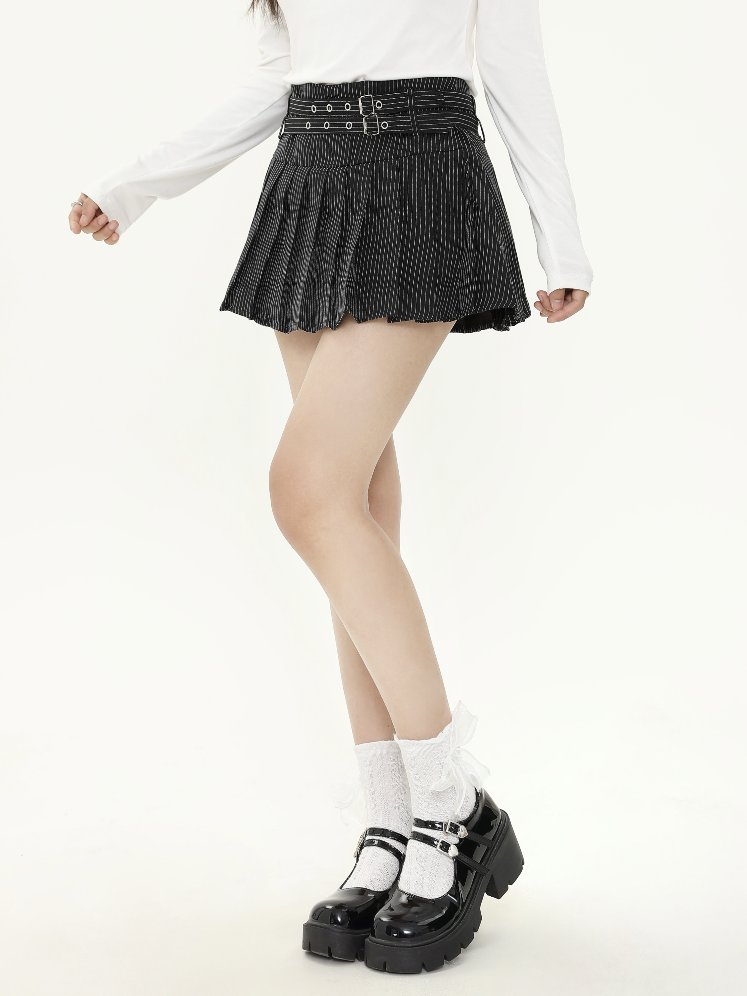 American Retro College Style Black Striped Pleated Midi Skirt for Women - Versatile and Slimming JK Skirt for Spring and Autumn Fashion American Retro College Style Black Striped Pleated Midi Skirt for Women - Versatile and Slimming JK Skirt for Spring and Autumn Fashion