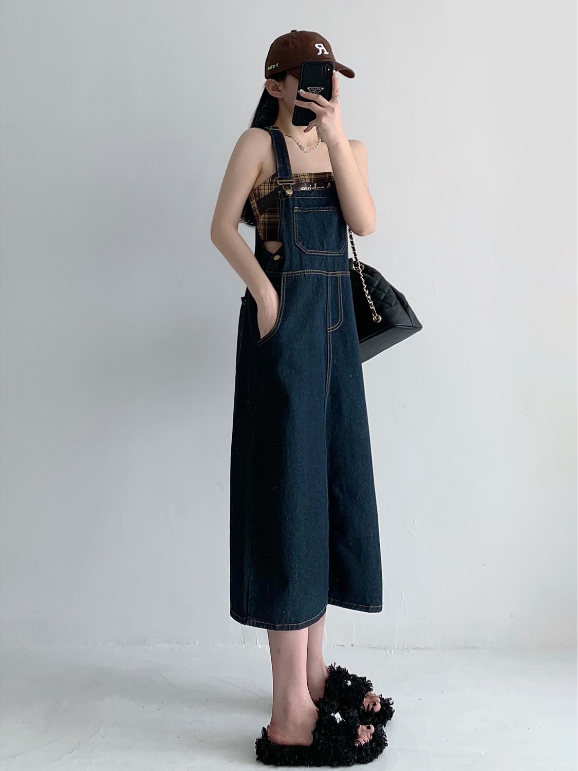American Retro Denim Suspender Dress for Women - Loose Slimming Long Strap Design for Spring Autumn 2024, Perfect for Petite Sizes American Retro Denim Suspender Dress for Women - Loose Slimming Long Strap Design for Spring Autumn 2024, Perfect for Petite Sizes