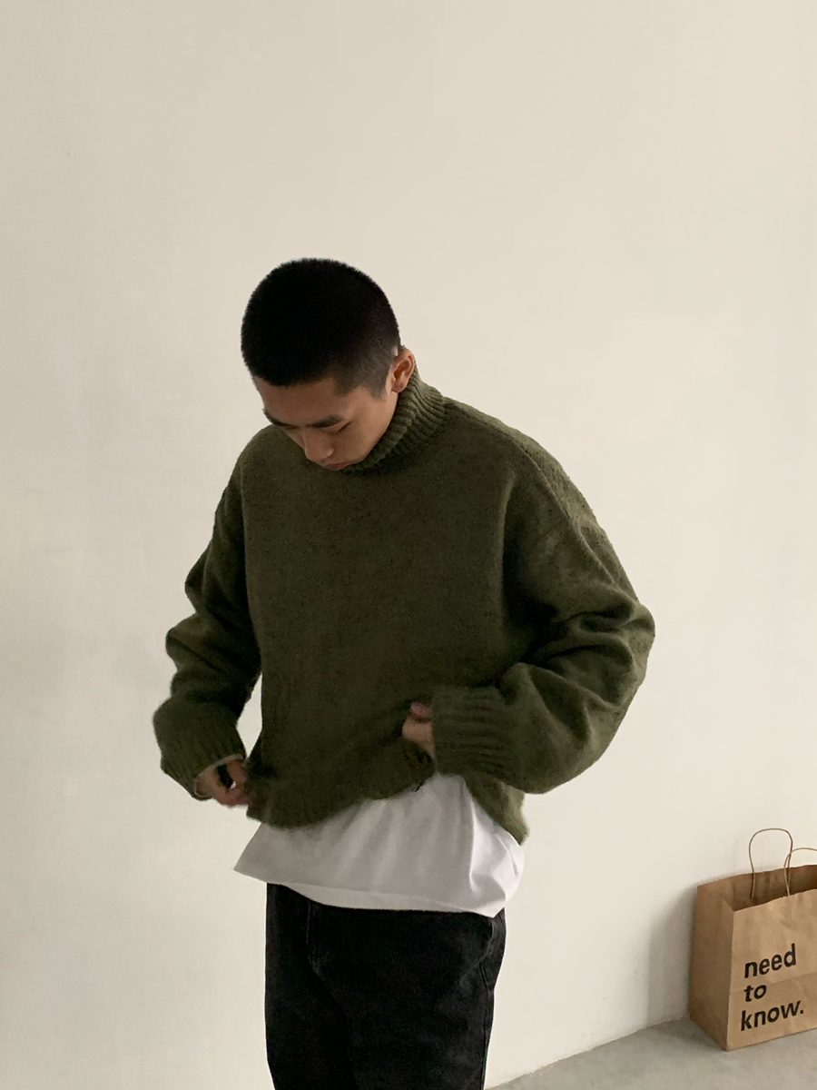 American Retro High-Neck Wool Knitted Sweater for Men, Loose Fit Japanese Style Pullover, Trendy Solid Color Fashion Top American Retro High-Neck Wool Knitted Sweater for Men, Loose Fit Japanese Style Pullover, Trendy Solid Color Fashion Top