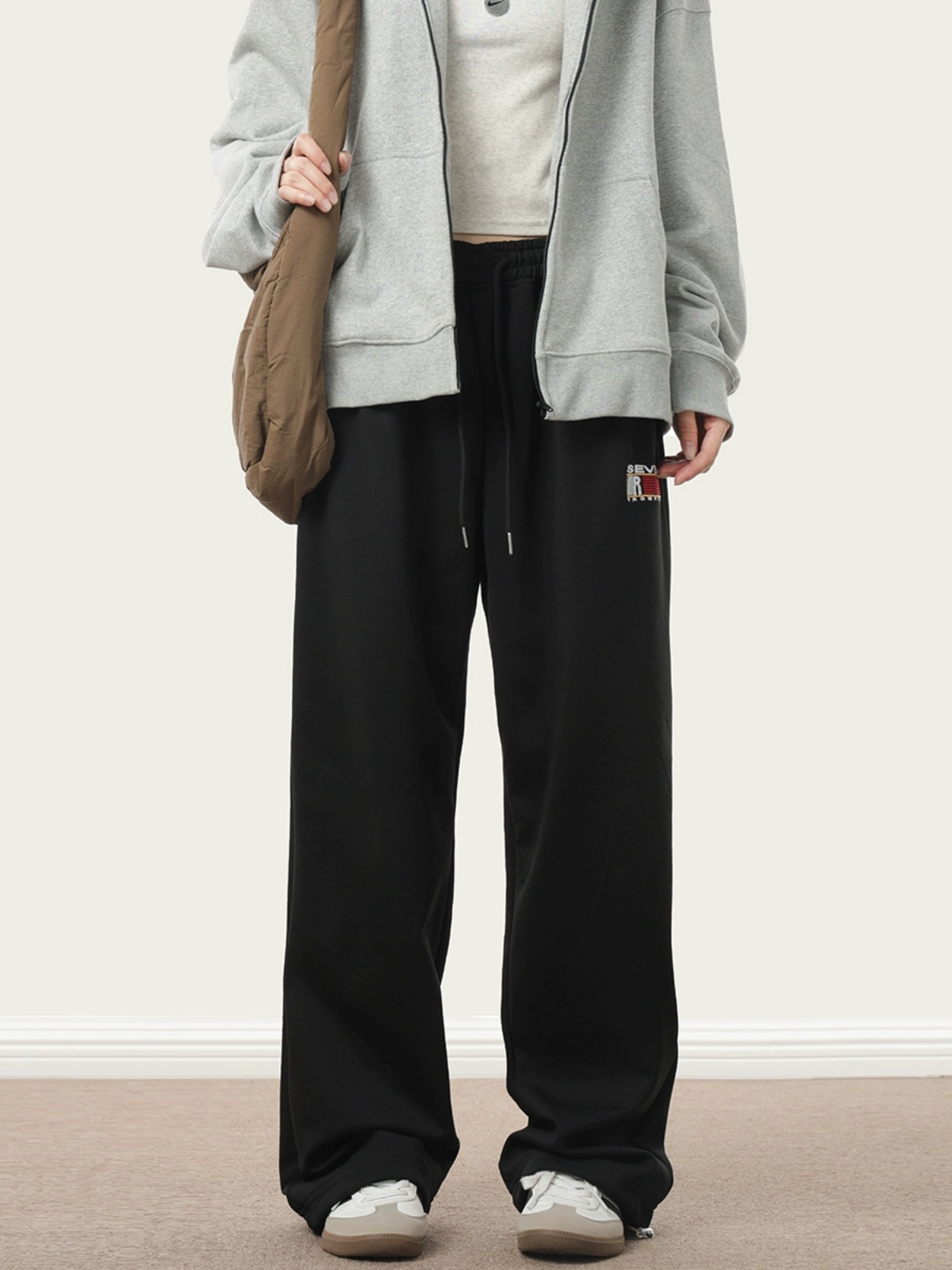 American Retro Streetwear Floor-Length Sweatpants for Men and Women - Loose Straight-Leg Sports Pants for Autumn and Winter American Retro Streetwear Floor-Length Sweatpants for Men and Women - Loose Straight-Leg Sports Pants for Autumn and Winter