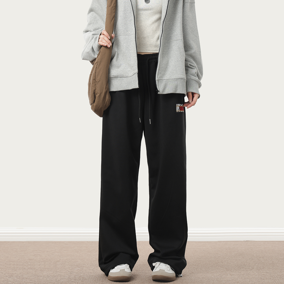 American Retro Streetwear Floor-Length Sweatpants for Men and Women - Loose Straight-Leg Sports Pants for Autumn and Winter American Retro Streetwear Floor-Length Sweatpants for Men and Women - Loose Straight-Leg Sports Pants for Autumn and Winter