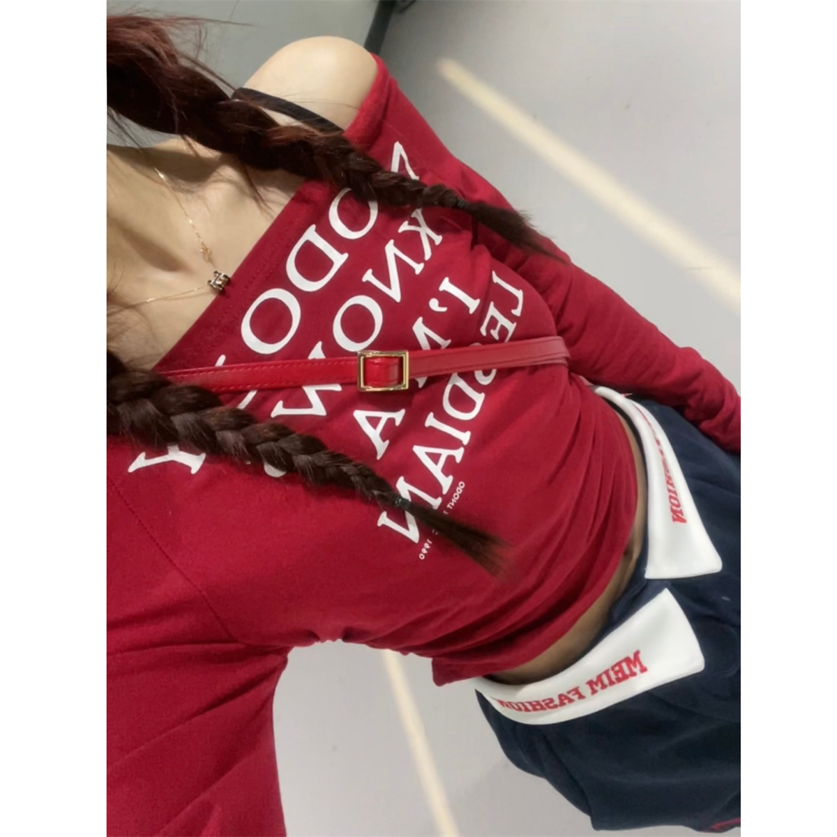 American Retro Women's Jazz Dance Outfit - Wine Red Top & Navy Blue Embroidered Sports Pants, Vintage Style American Retro Women's Jazz Dance Outfit - Wine Red Top & Navy Blue Embroidered Sports Pants, Vintage Style