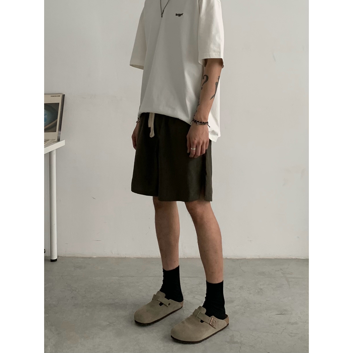 American Vintage Minimalist Aesthetic Unisex Quick-Dry Solid Color Five-Point Sports Shorts - Trendy 90s Loose Fit