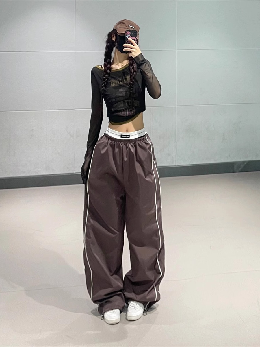 American Vintage Patchwork Mesh Short Top with Casual Brown Quick-Dry Wide-Leg Dance Pants - Y2K Inspired Sportswear Set American Vintage Patchwork Mesh Short Top with Casual Brown Quick-Dry Wide-Leg Dance Pants - Y2K Inspired Sportswear Set